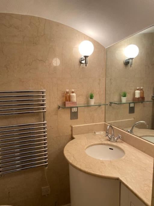 Spacious Flat In The Most Desirable Area Of London Luaran gambar